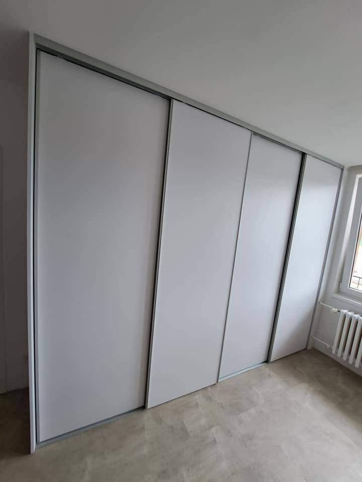 Vestavěná skříň